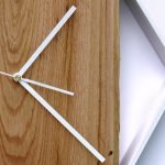 Sześciokątny zegar loftowy Time&Vertical (pionowy) 50 cm biało-drewniany